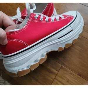 Converse ALL STAR red sneakers chunky! New with out tags